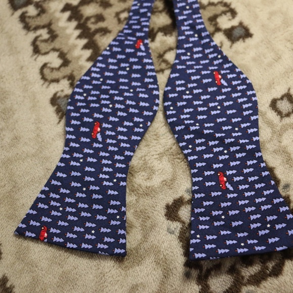 Tommy Hilfiger TBT Christmas Holiday Bow T… - Picture 1 of 6